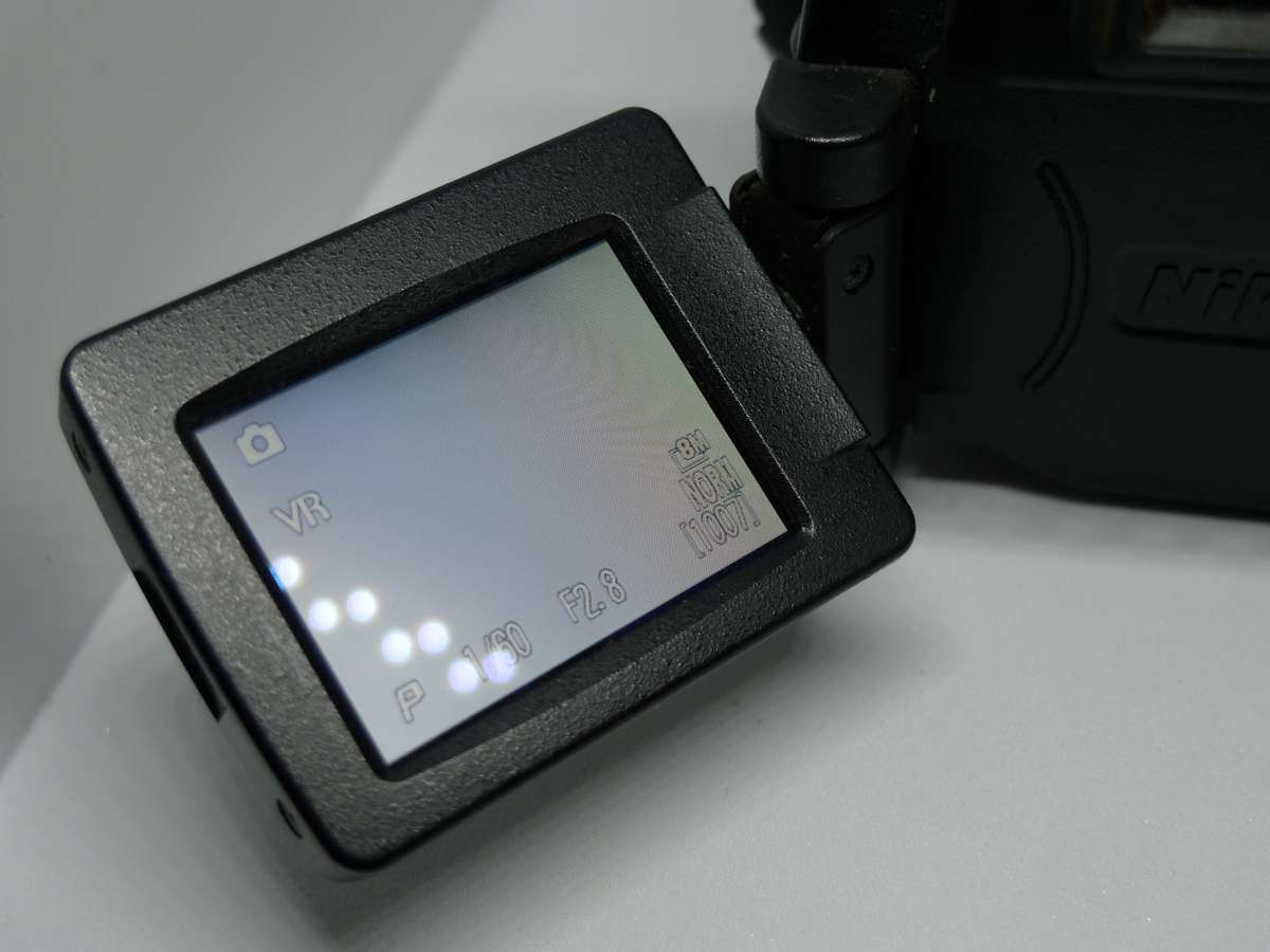 Nikon Coolpix 8800 - 10x Optical Zoom - 8 Megapixels