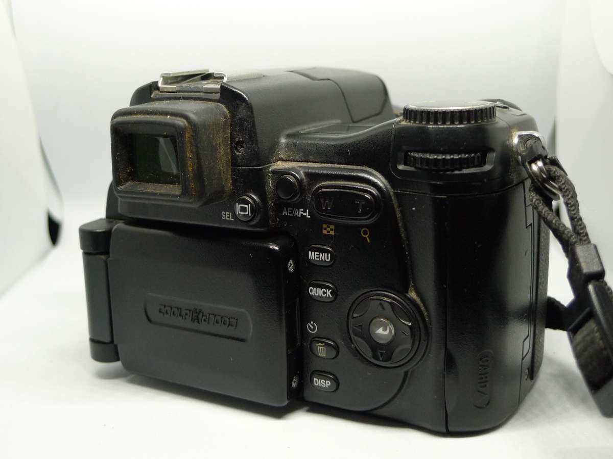 Nikon Coolpix 8800 - 10x Optical Zoom - 8 Megapixels