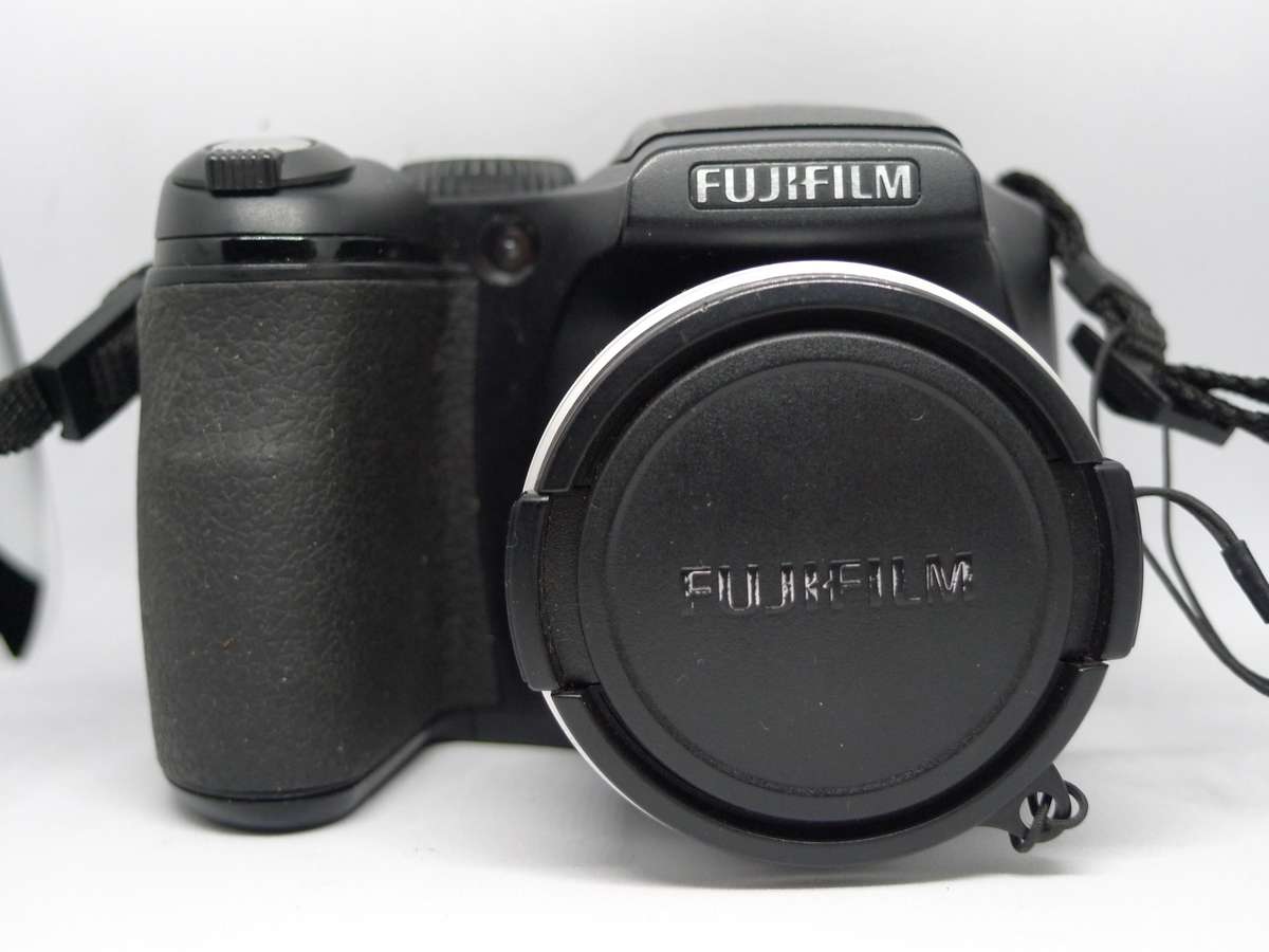 Fuji S5700 - 10x Optical Zoom - 7 Megapixel