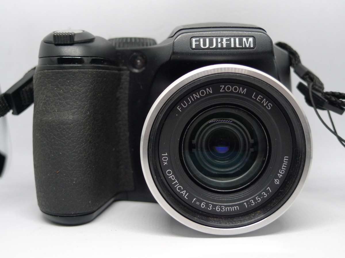 Fuji S5700 - 10x Optical Zoom - 7 Megapixel