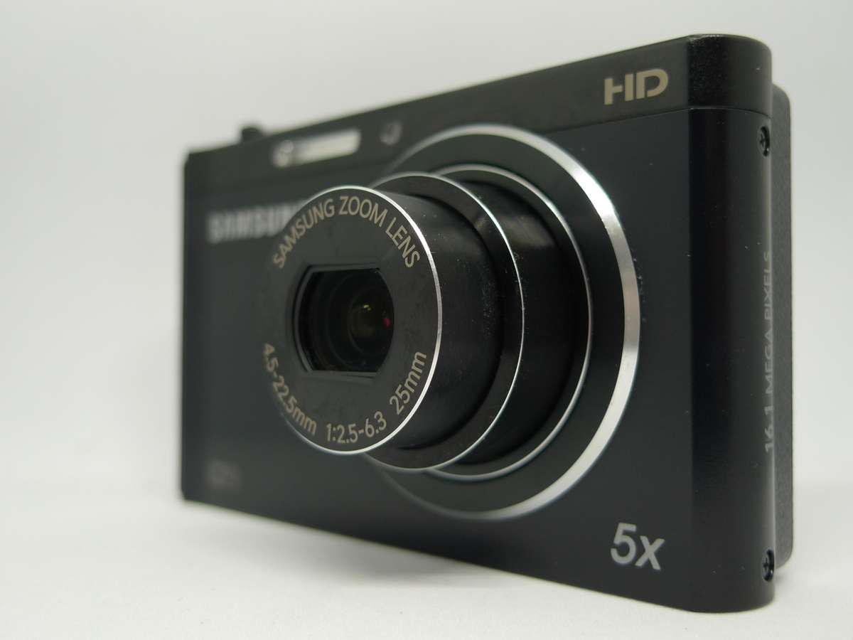 Samsung DV300F - 16 Megapixels - 5x Optical Zoom - WiFi