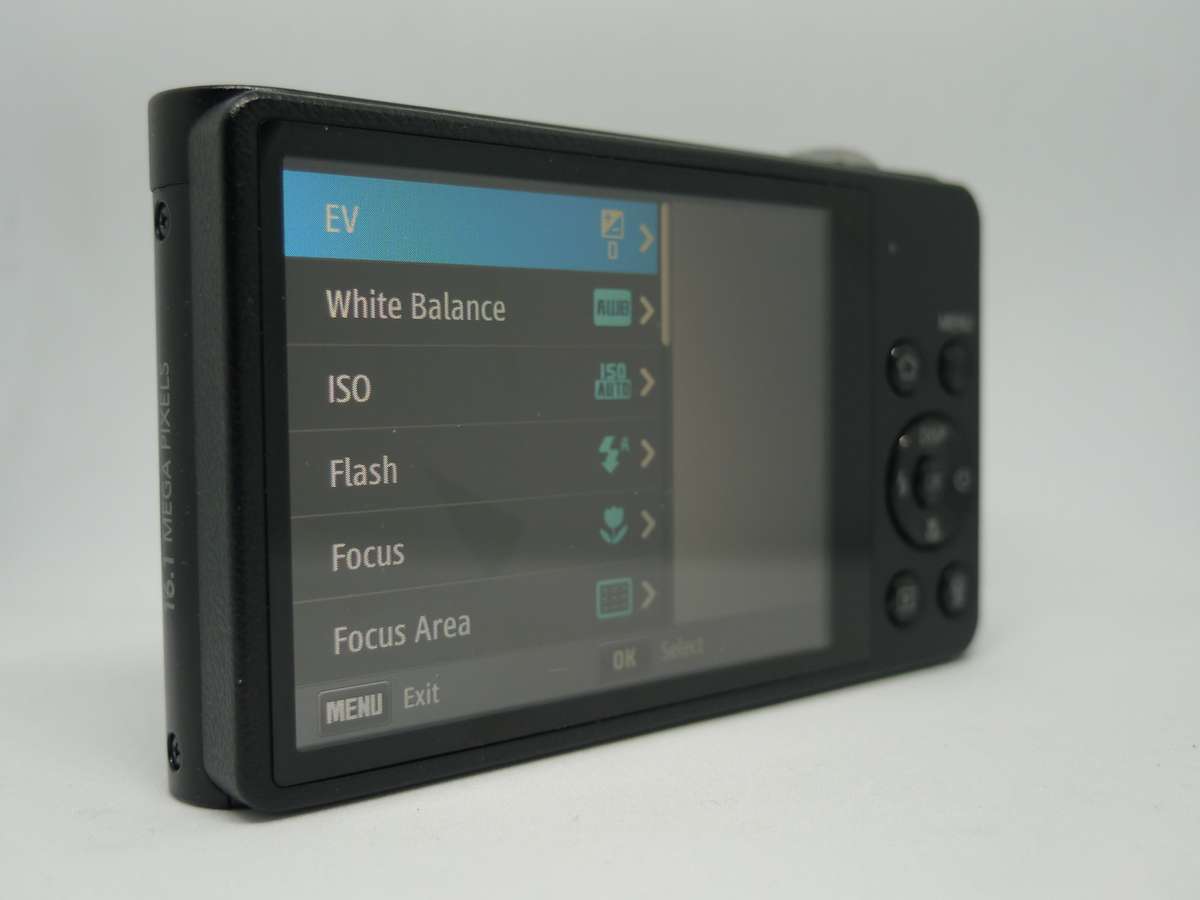 Samsung DV300F - 16 Megapixels - 5x Optical Zoom - WiFi