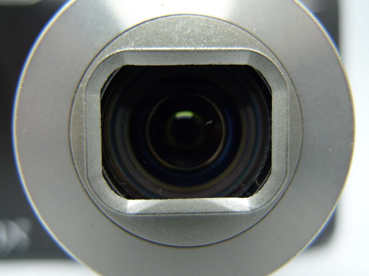 Nikon Coolpix S2700 - 16 Megapixels - 6x Optical Zoom