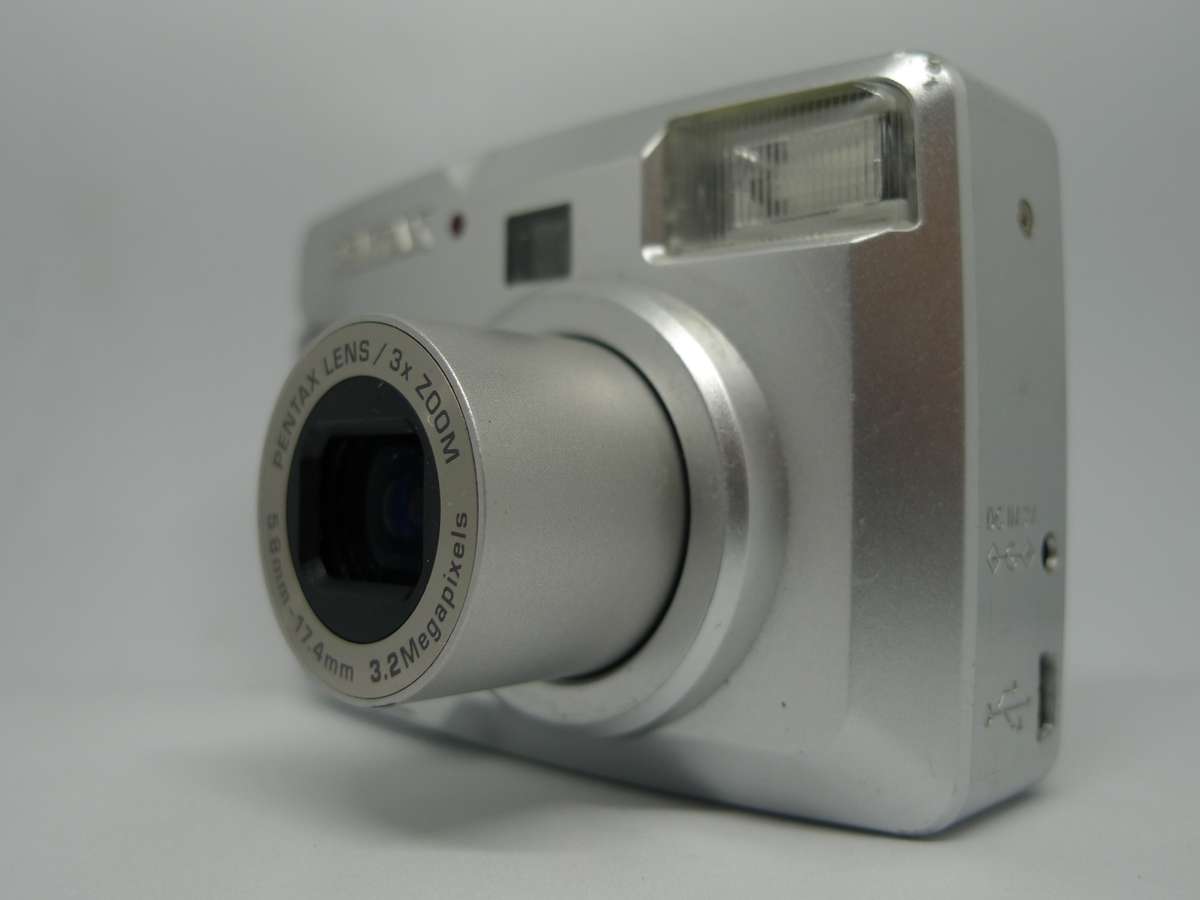 Pentax Optio 30 - 3x Optical Zoom - 3 Megapixels