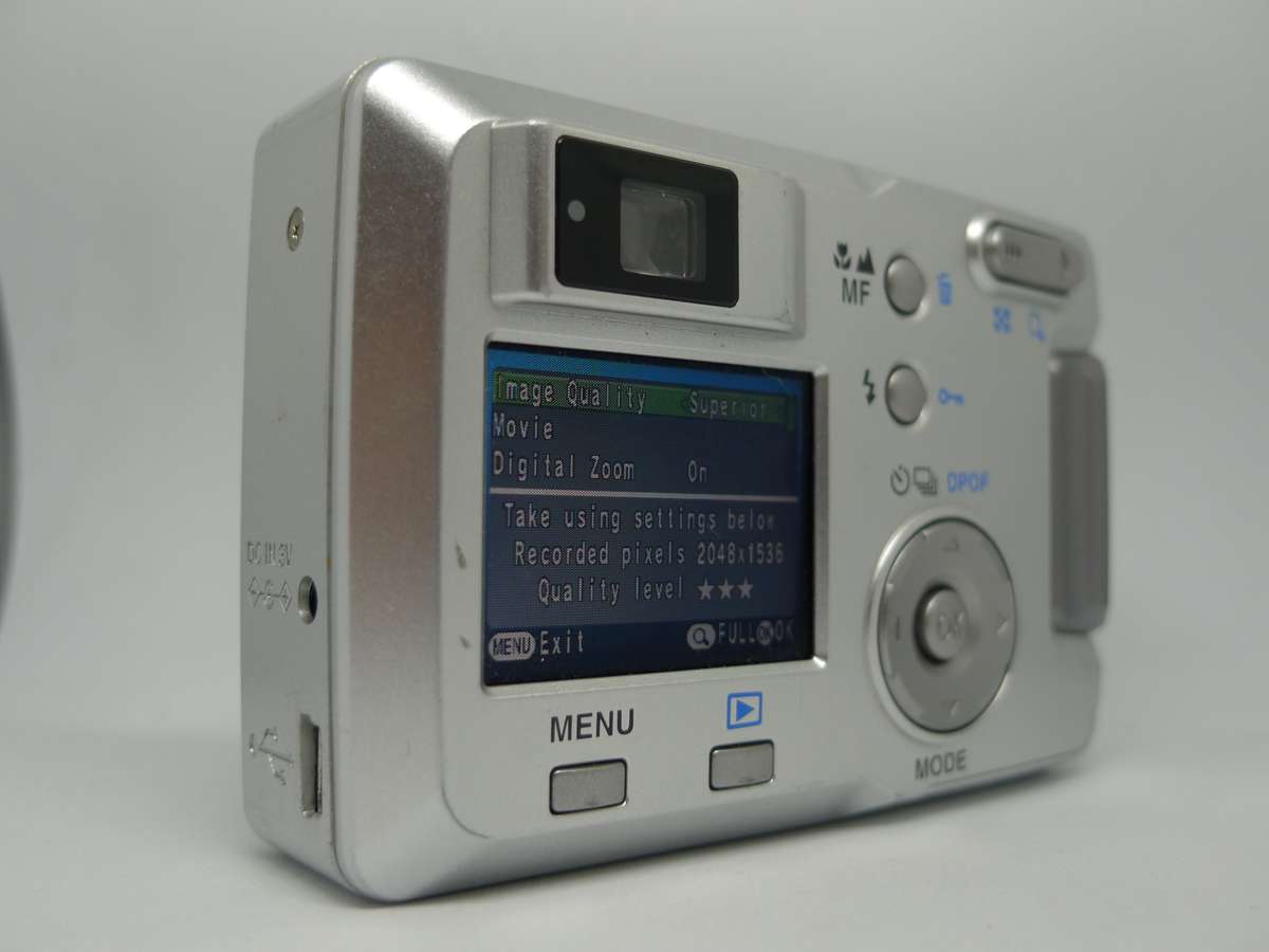 Pentax Optio 30 - 3x Optical Zoom - 3 Megapixels