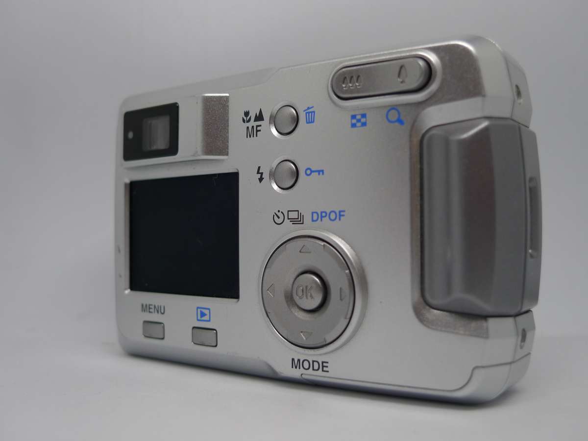 Pentax Optio 30 - 3x Optical Zoom - 3 Megapixels