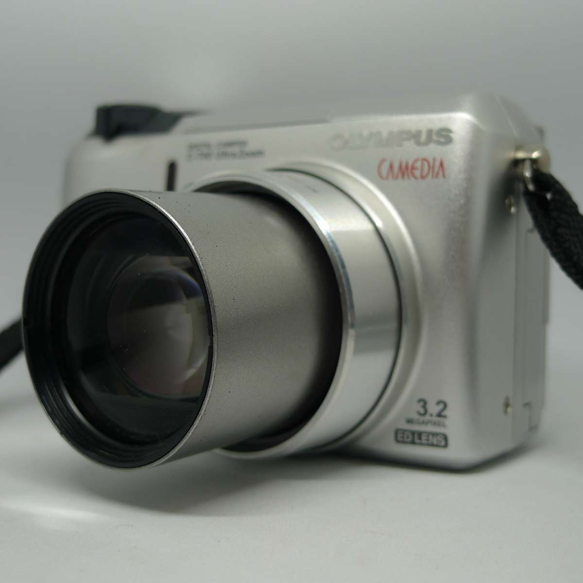 Olympus C740 | 10x Optical Zoom | 3.2 Megapixels