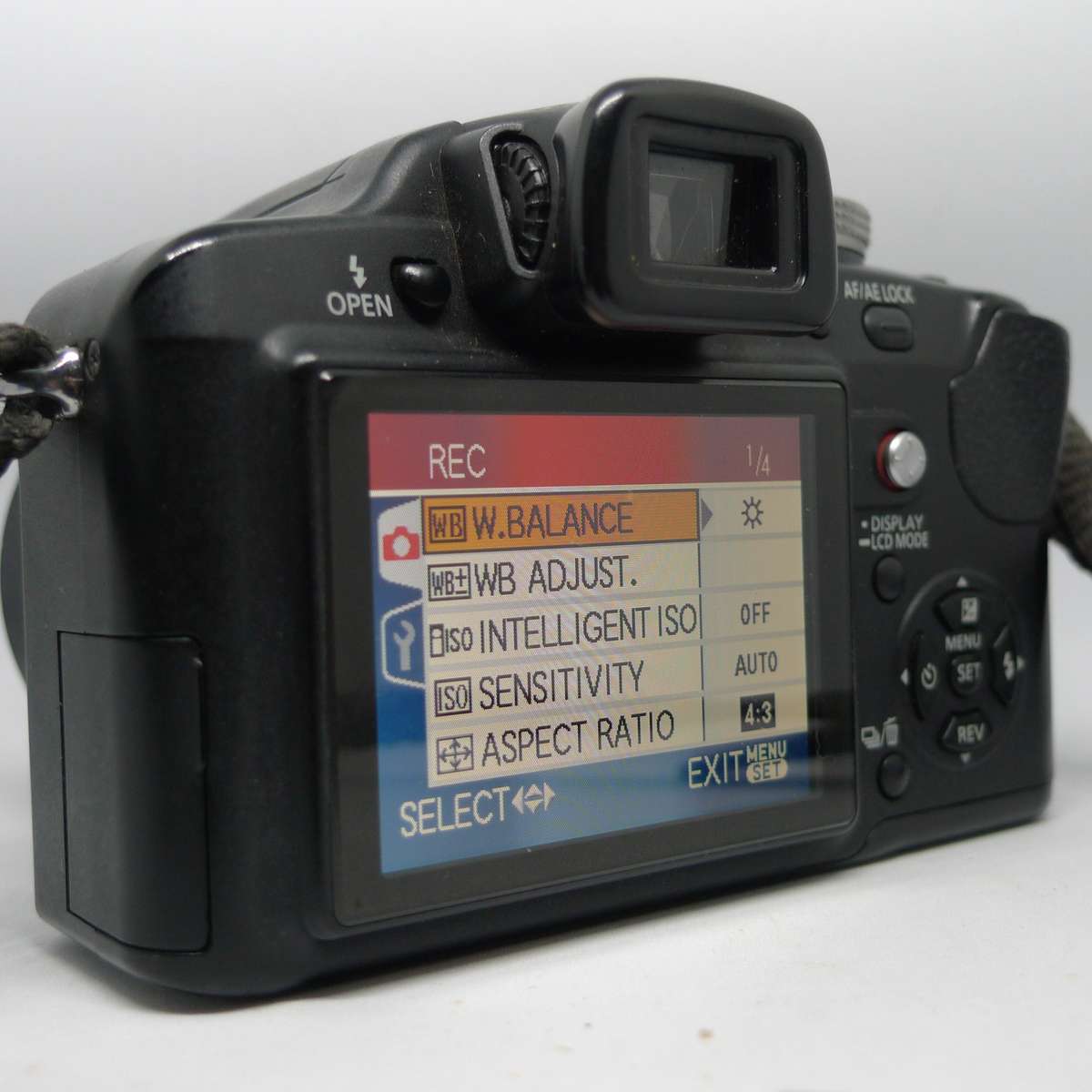 Panasonic FZ18 - 18x Optical Zoom - 8.1 Megapixels (Full Kit)