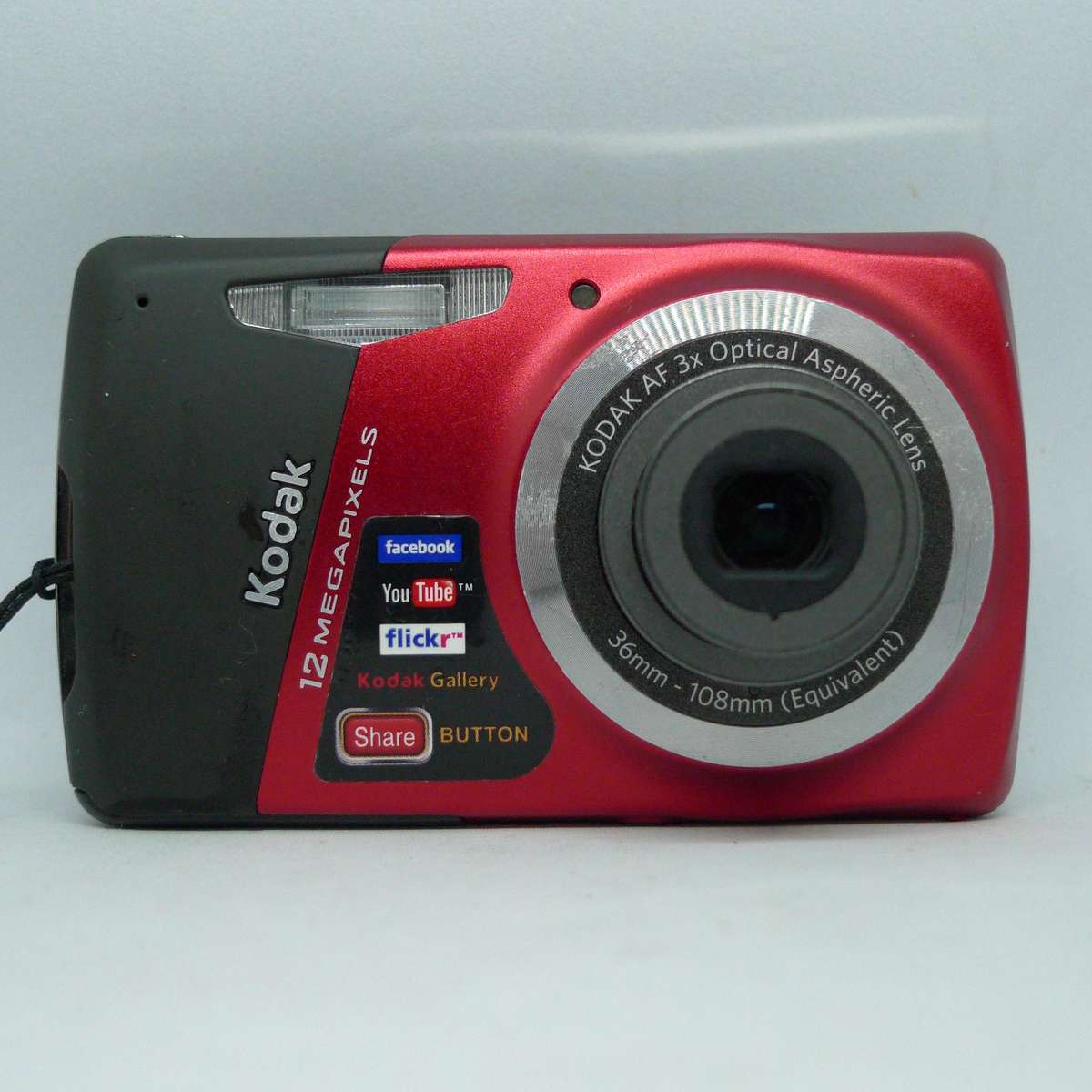 Kodak Easyshare M530 - 12 Megapixels - 3x Optical Zoom - 4GB SD Card