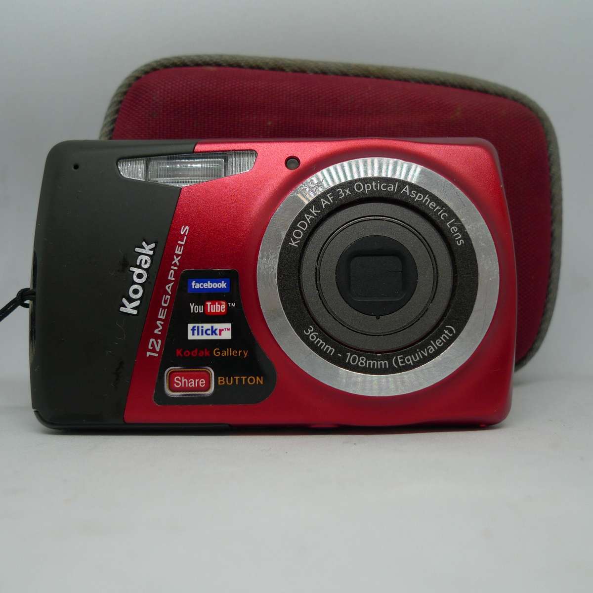 Kodak Easyshare M530 - 12 Megapixels - 3x Optical Zoom - 4GB SD Card