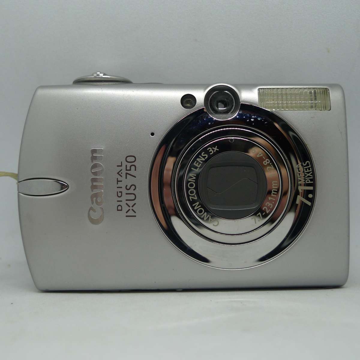 Canon IXUS 750 - 7.1 Megapixels -  3x Optical Zoom