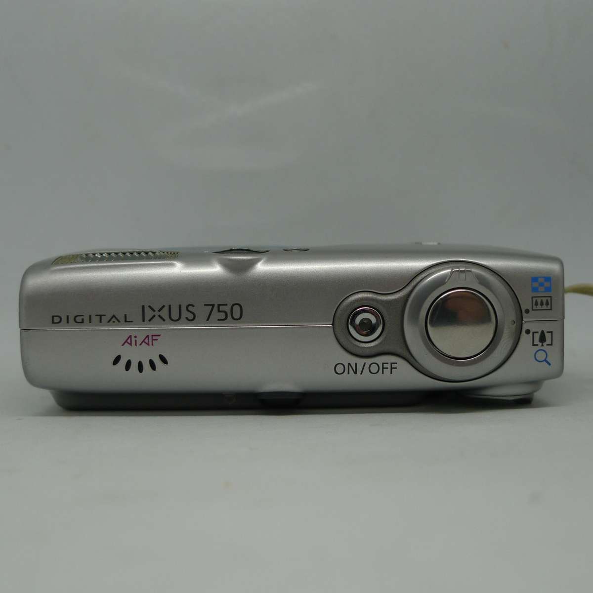 Canon IXUS 750 - 7.1 Megapixels -  3x Optical Zoom