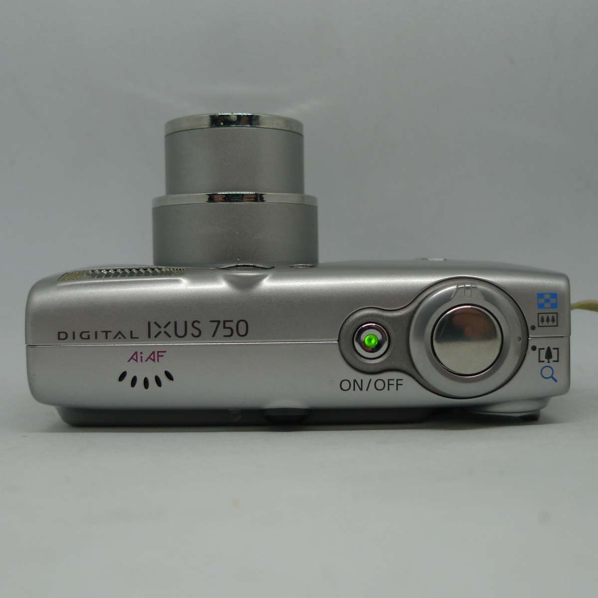 Canon IXUS 750 - 7.1 Megapixels -  3x Optical Zoom