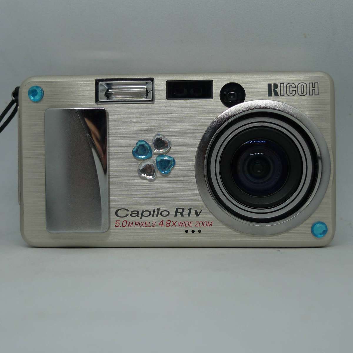 Ricoh Caplio R1v - 5.0 Megapixels - 4.8x Optical Zoom