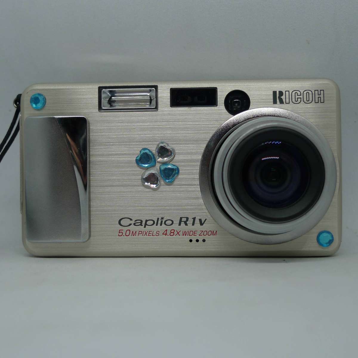 Ricoh Caplio R1v - 5.0 Megapixels - 4.8x Optical Zoom