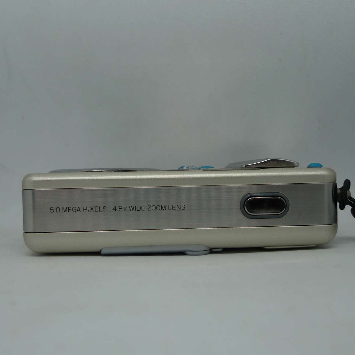 Ricoh Caplio R1v - 5.0 Megapixels - 4.8x Optical Zoom