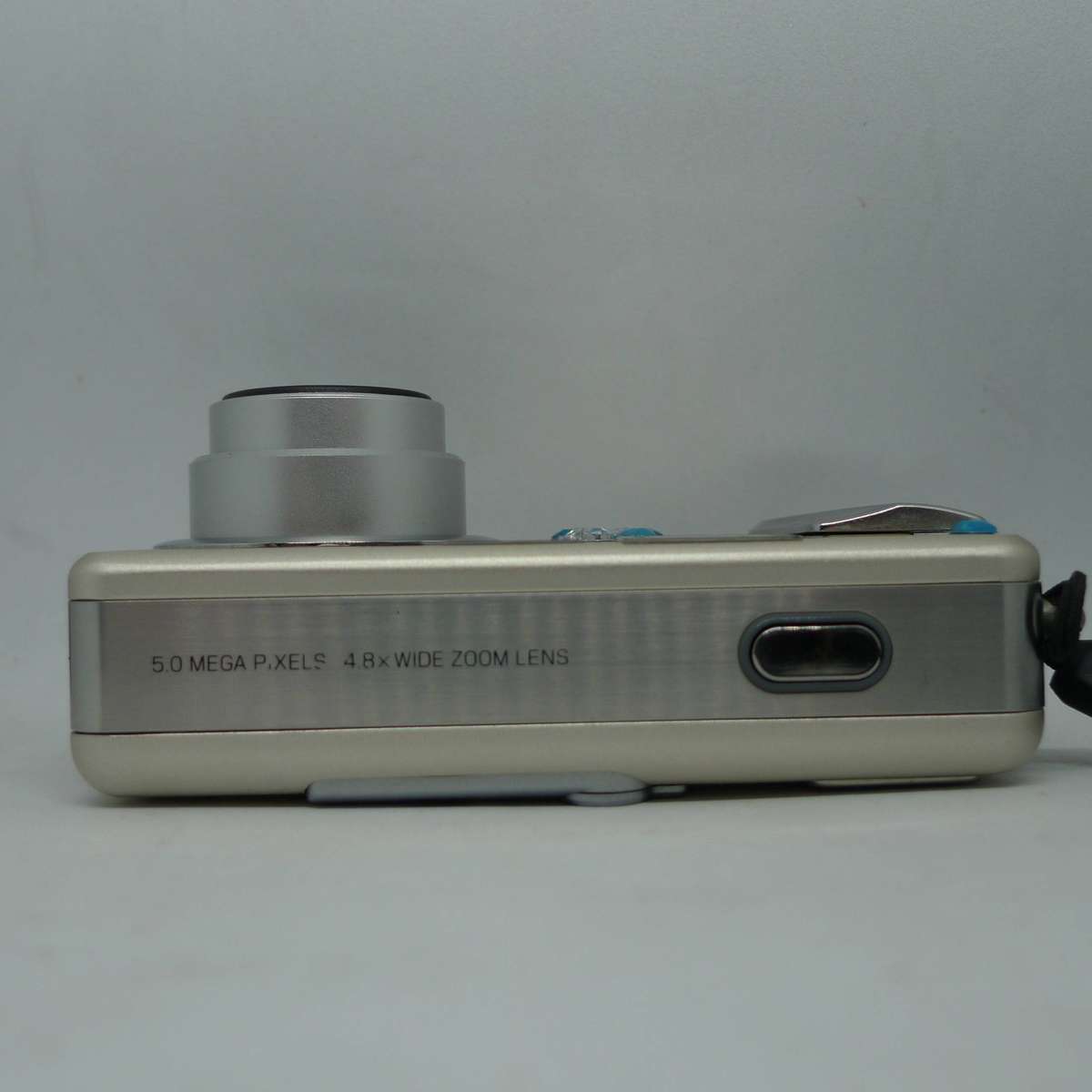 Ricoh Caplio R1v - 5.0 Megapixels - 4.8x Optical Zoom