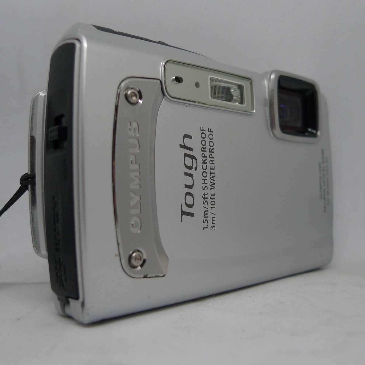 Olympus Tough TG-310 - 14 Megapixels - 3.6x Optical Zoom -- Flawless Condition