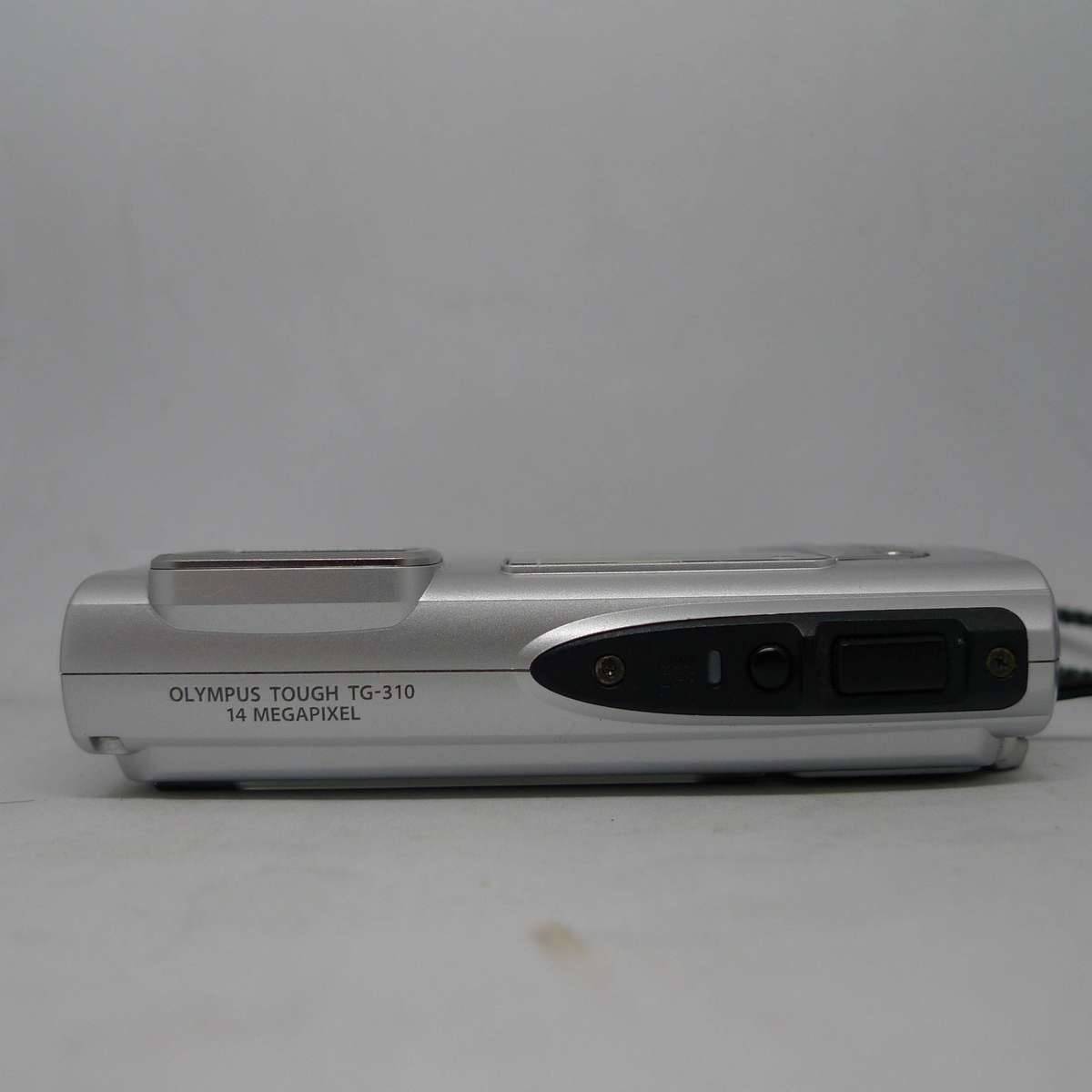 Olympus Tough TG-310 - 14 Megapixels - 3.6x Optical Zoom -- Flawless Condition