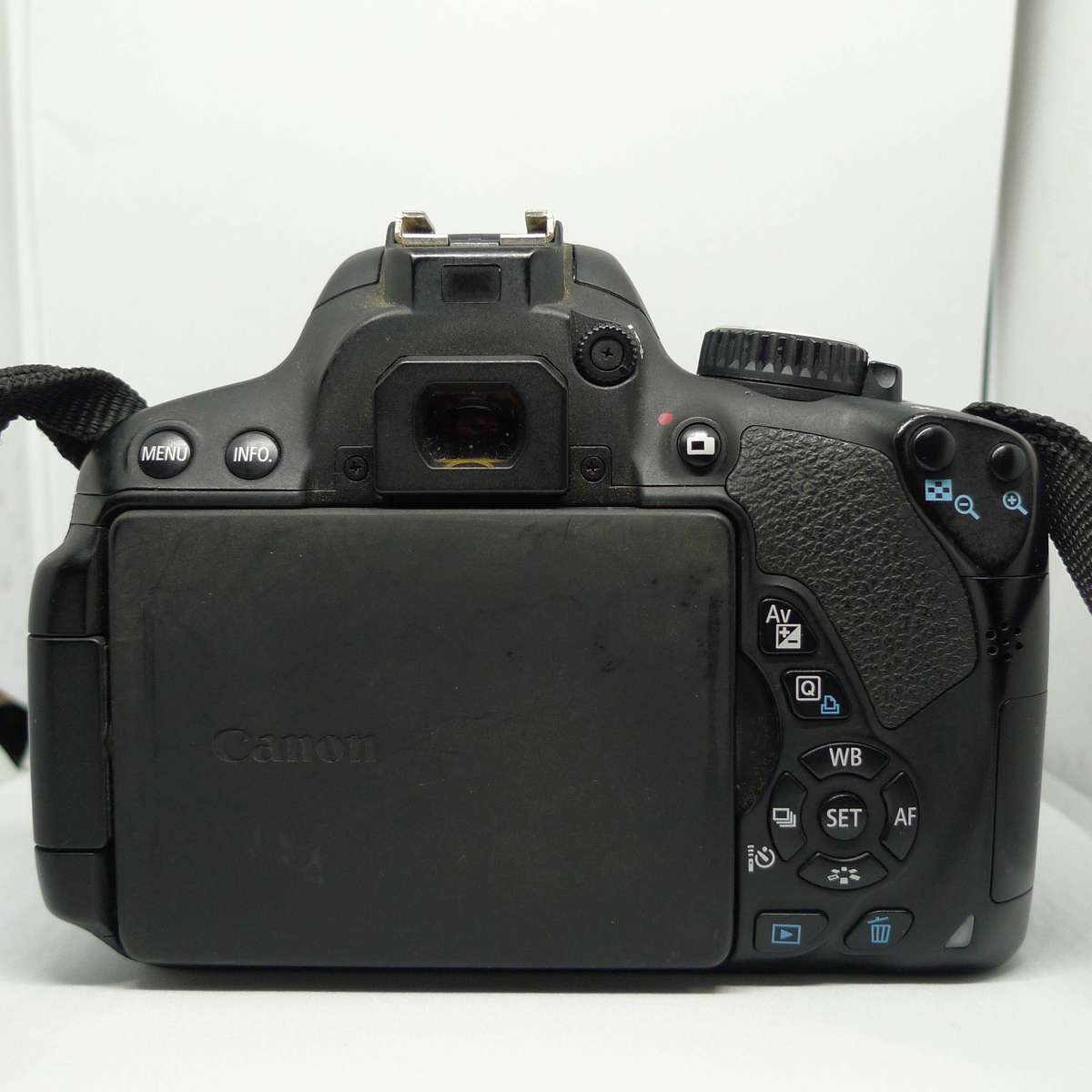 Canon EOS650D + 18-55 IS