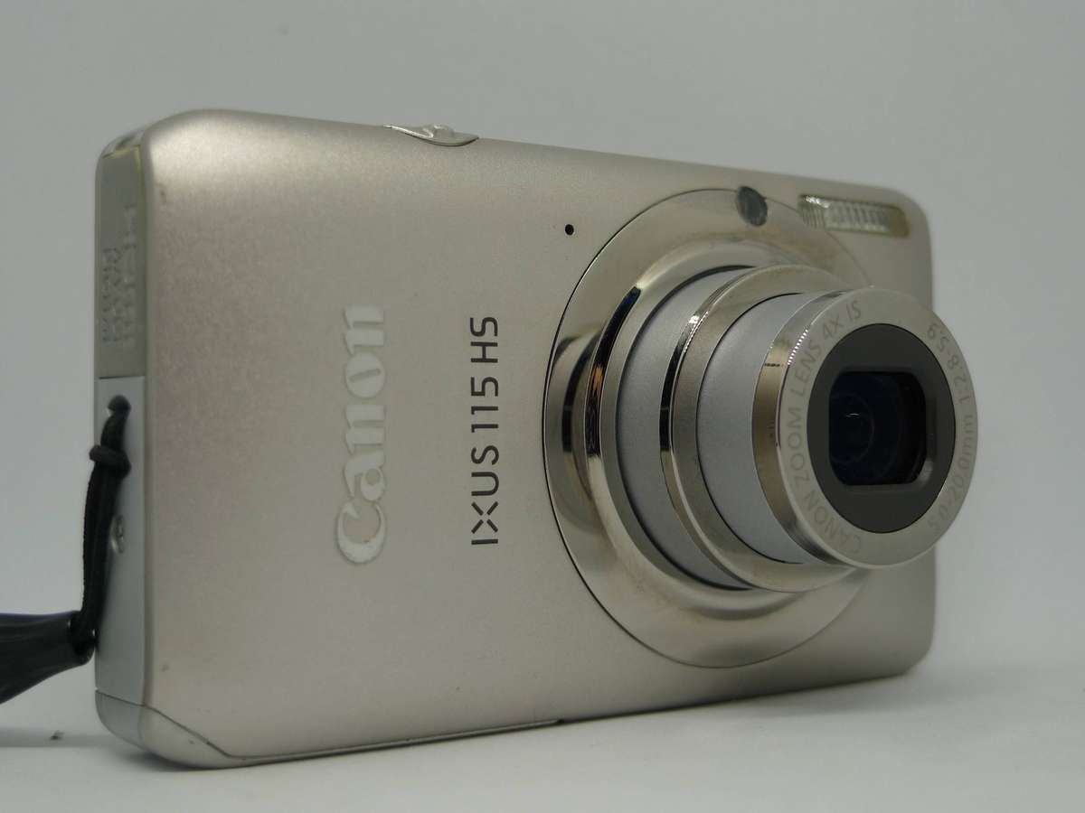  Canon IXUS 115 HS | Ultra-Slim 12MP Compact | 4GB Card + Case | Excellent Condition