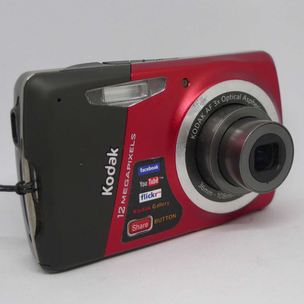 Kodak Easyshare M530 - 12 Megapixels - 3x Optical Zoom - 4GB SD Card