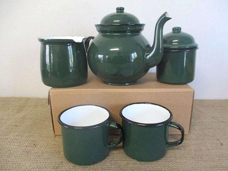 Awesome Vintage Enamel "Made In Poland" Set Consisting Of Teapot, Milk Jar, Sugar Bowl And Two Mugs