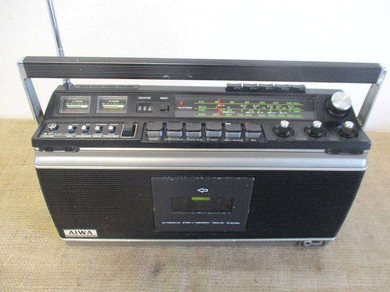 Vintage Aiwa Model TPR-930 Stereo 4 Band Portable Cassette  Radio Recorder Player