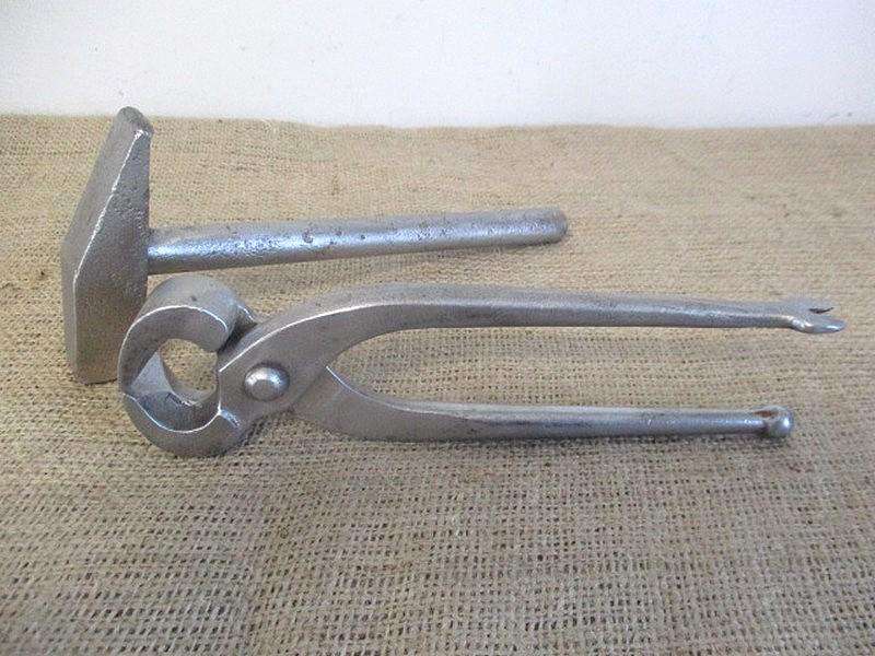 Nice Sturdy Vintage Elliott-Lucas 8 inch Blacksmith Tong With Matching 700gr Machinist Hammer
