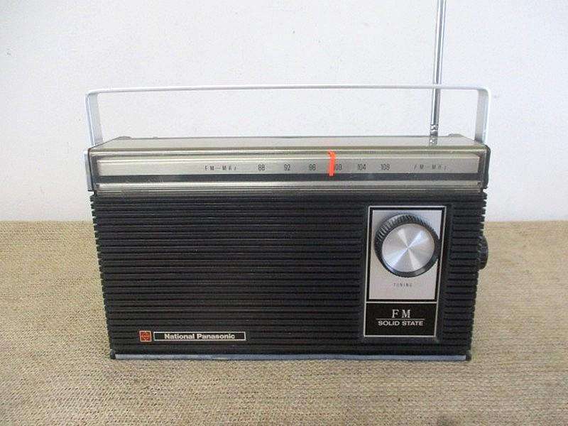 Vintage Naional Panasonic Model RF-632 Portable Transistor Radio      Late 1950's - Early 1960"s