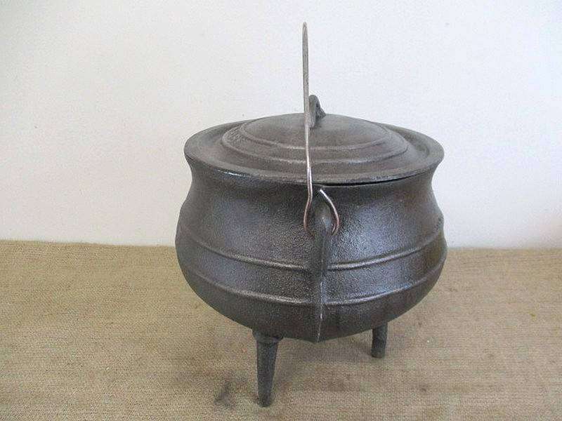 Magnificent And Robust Sizable Vintage Bush Baby #3 Three Legged Solid Cast Iron Potjie Pot