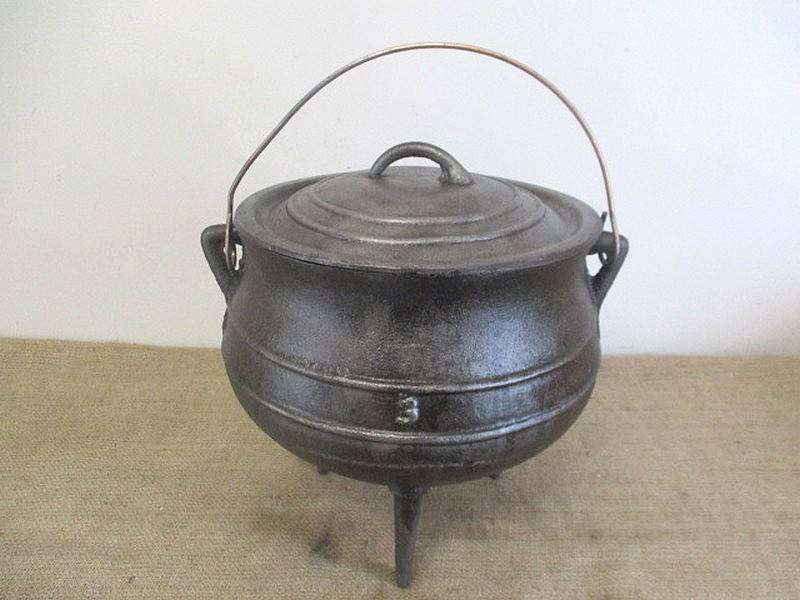 Magnificent And Robust Sizable Vintage Bush Baby #3 Three Legged Solid Cast Iron Potjie Pot