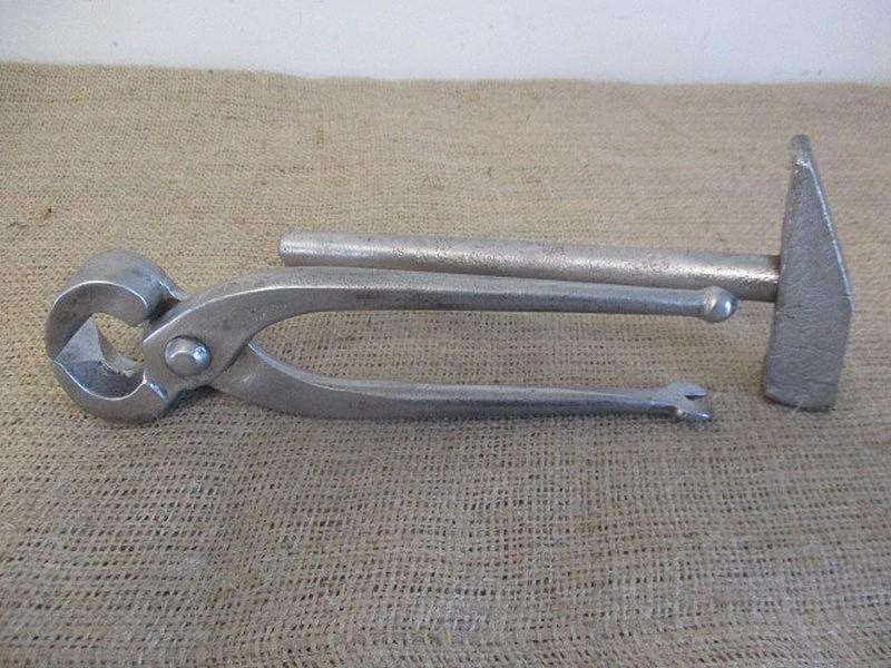 Nice Sturdy Vintage Elliott-Lucas 8 inch Blacksmith Tong With Matching 700gr Machinist Hammer