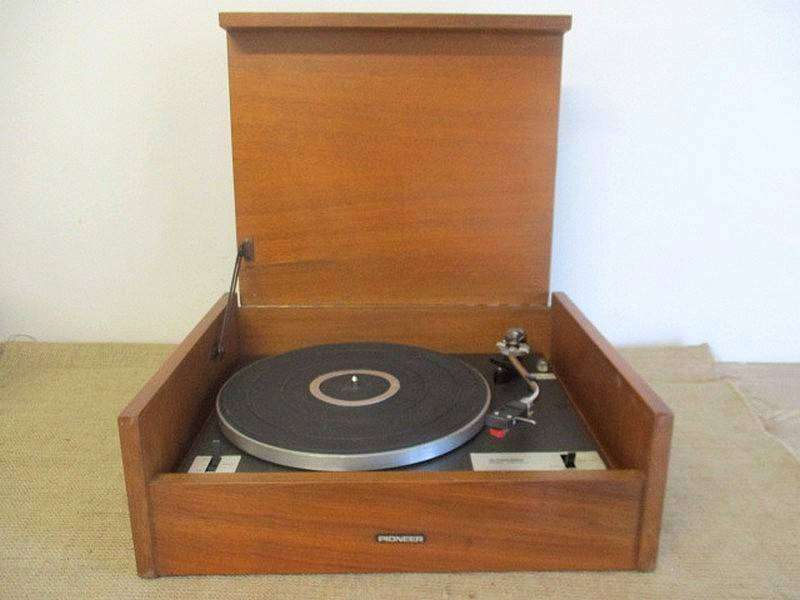 For Repairs....This Vintage Pioneer Stereo Turntable