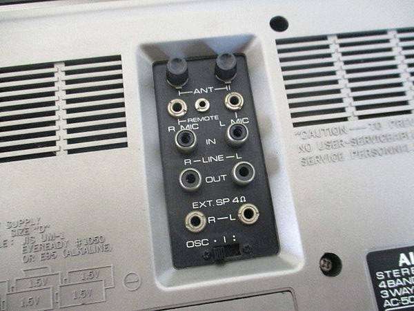 Vintage Aiwa Model TPR-930 Stereo 4 Band Portable Cassette  Radio Recorder Player