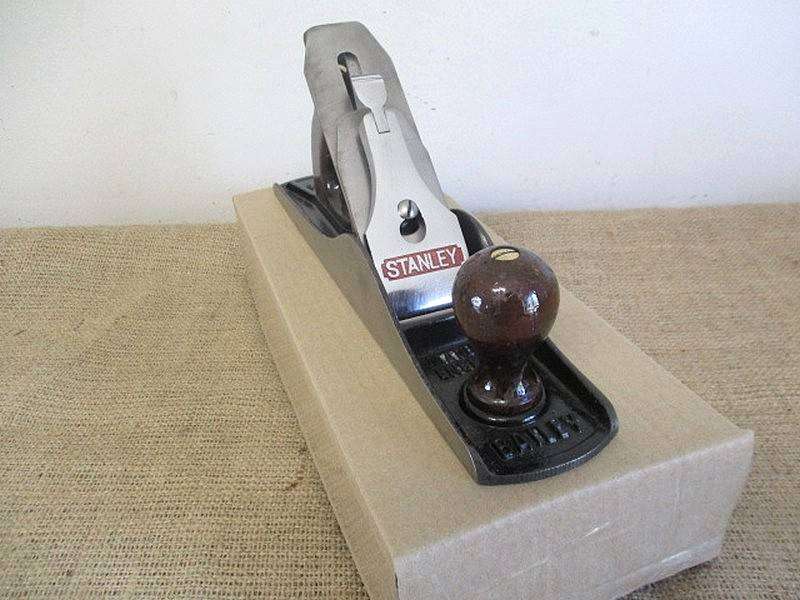 A Real True Hero.......This Excellent Neat Vintage Stanley Bailey No 5 Hand Plane       England