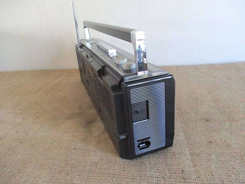 An Outstanding Vintage National FM25 Portable Stereo Radio  Cassette  Recorder     MIB        1980's