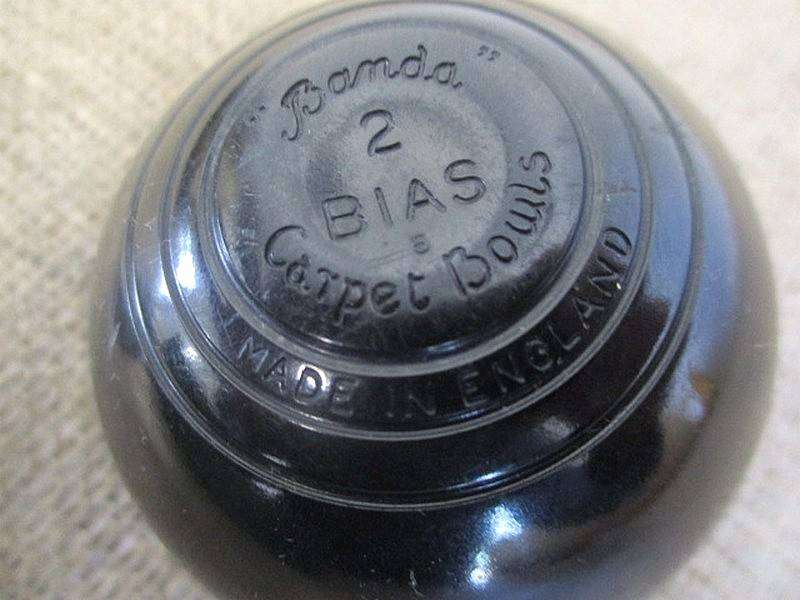 Nice Vintage Banda Mini Carpet Bowls Set In Original Packaging                  Made In England