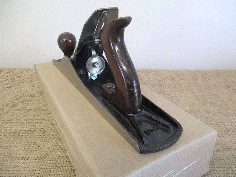 A Real True Hero.......This Excellent Neat Vintage Stanley Bailey No 5 Hand Plane       England