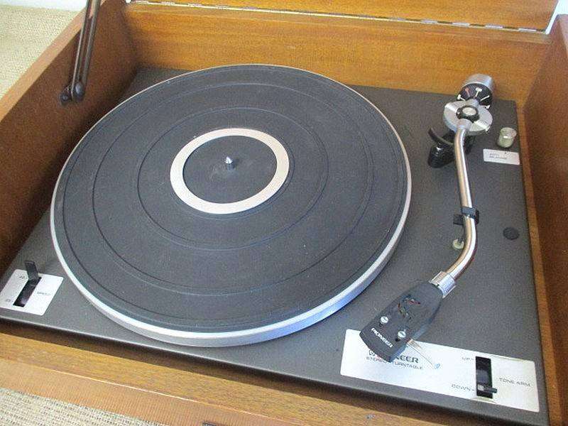 For Repairs....This Vintage Pioneer Stereo Turntable