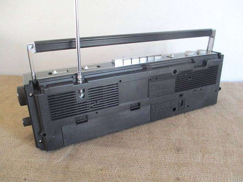 An Outstanding Vintage National FM25 Portable Stereo Radio  Cassette  Recorder     MIB        1980's