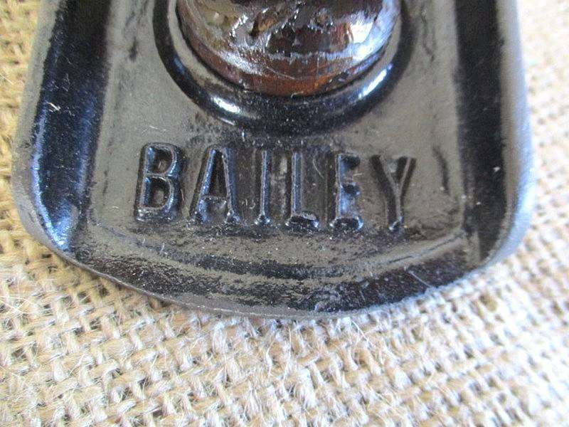 A Real True Hero.......This Excellent Neat Vintage Stanley Bailey No 5 Hand Plane       England