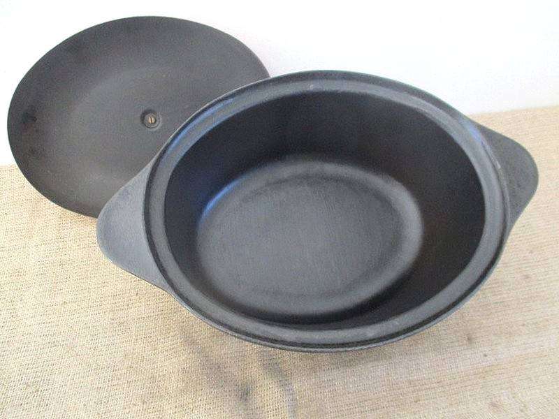 Very Neat Large Vintage Cookwell Oval Cast Iron Casserole