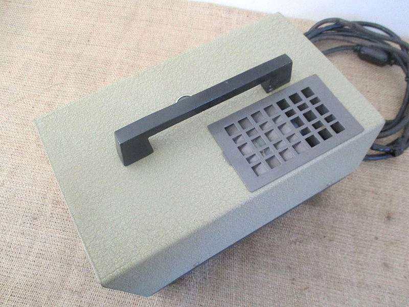 Vintage Halinamat 300 Slide Projector With An Attached Carousel And A Number Of Slides