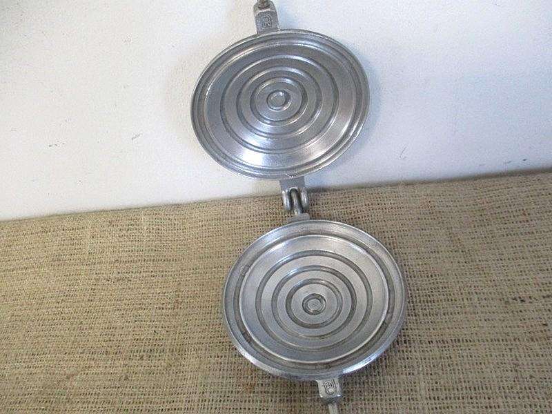 Lovely Vintage Pressure Jaffle Toaster/Maker