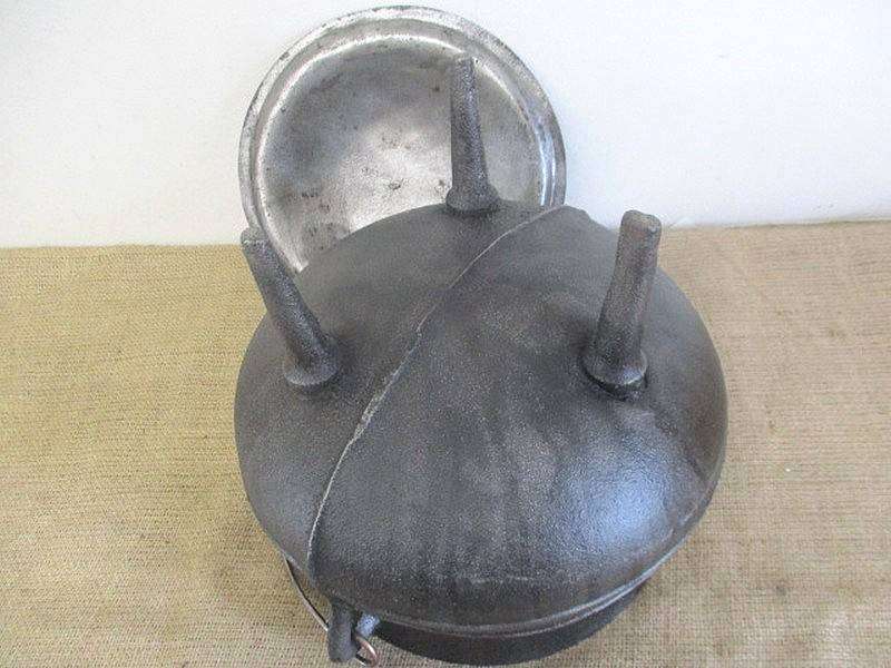 Magnificent And Robust Sizable Vintage Bush Baby #3 Three Legged Solid Cast Iron Potjie Pot