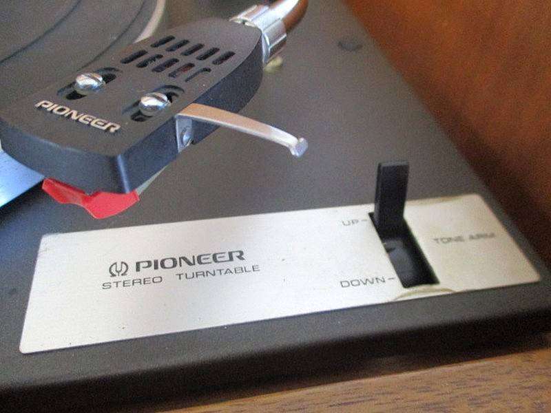 For Repairs....This Vintage Pioneer Stereo Turntable