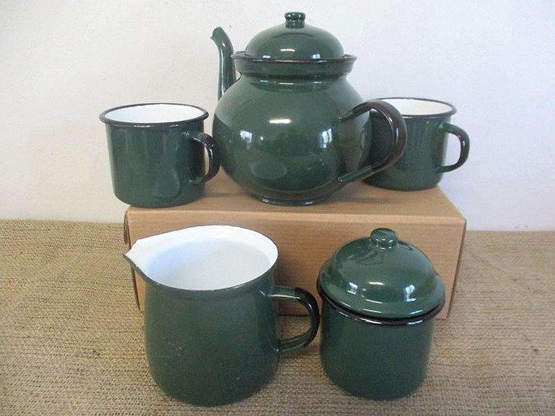 Awesome Vintage Enamel "Made In Poland" Set Consisting Of Teapot, Milk Jar, Sugar Bowl And Two Mugs