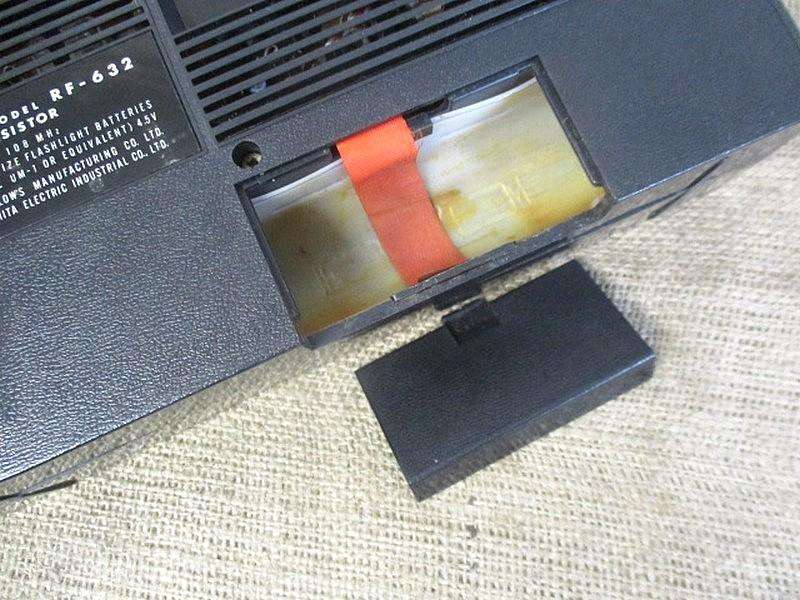 Vintage Naional Panasonic Model RF-632 Portable Transistor Radio      Late 1950's - Early 1960"s