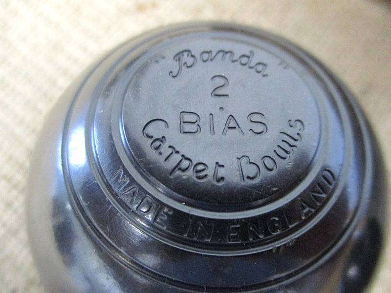 Nice Vintage Banda Mini Carpet Bowls Set In Original Packaging                  Made In England